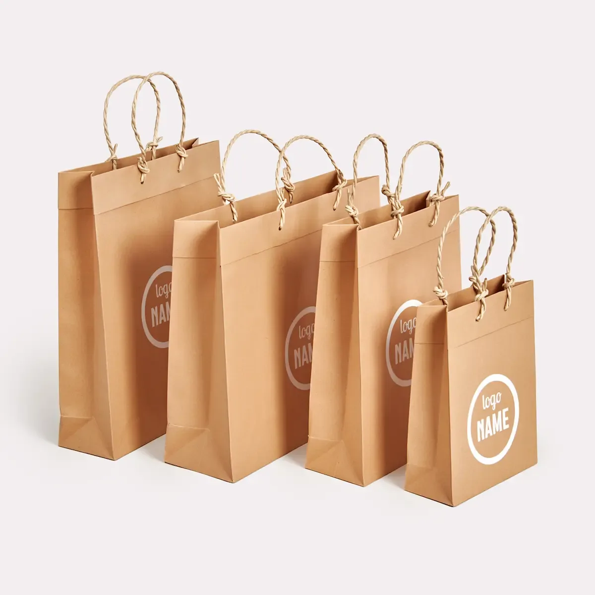 Luxe papieren tassen van gerecycled kraft met papieren koorden