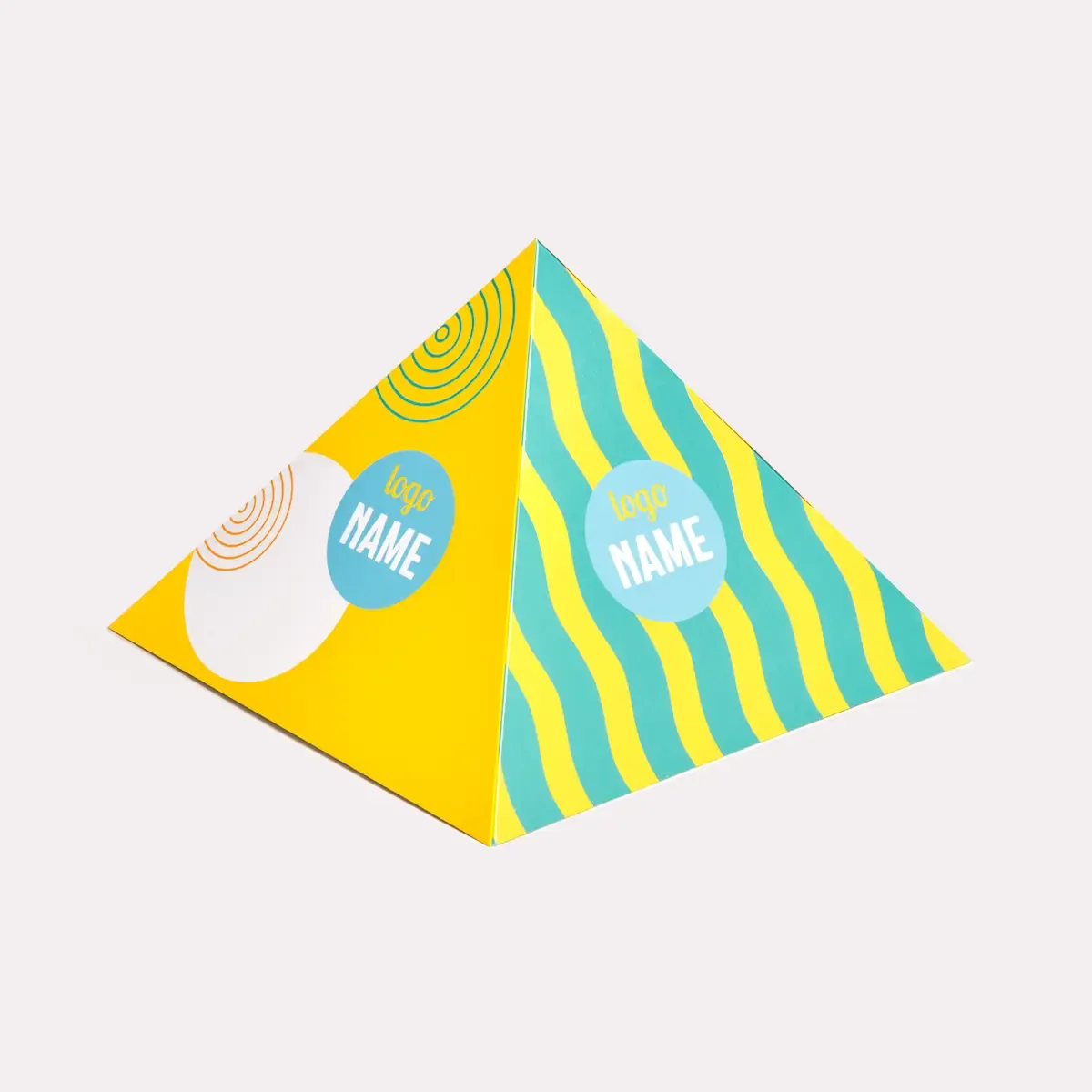 Présentoirs pyramide